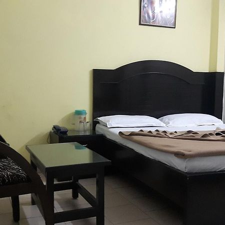 Hotel Shreeram Deluxe Ню Делхи Екстериор снимка