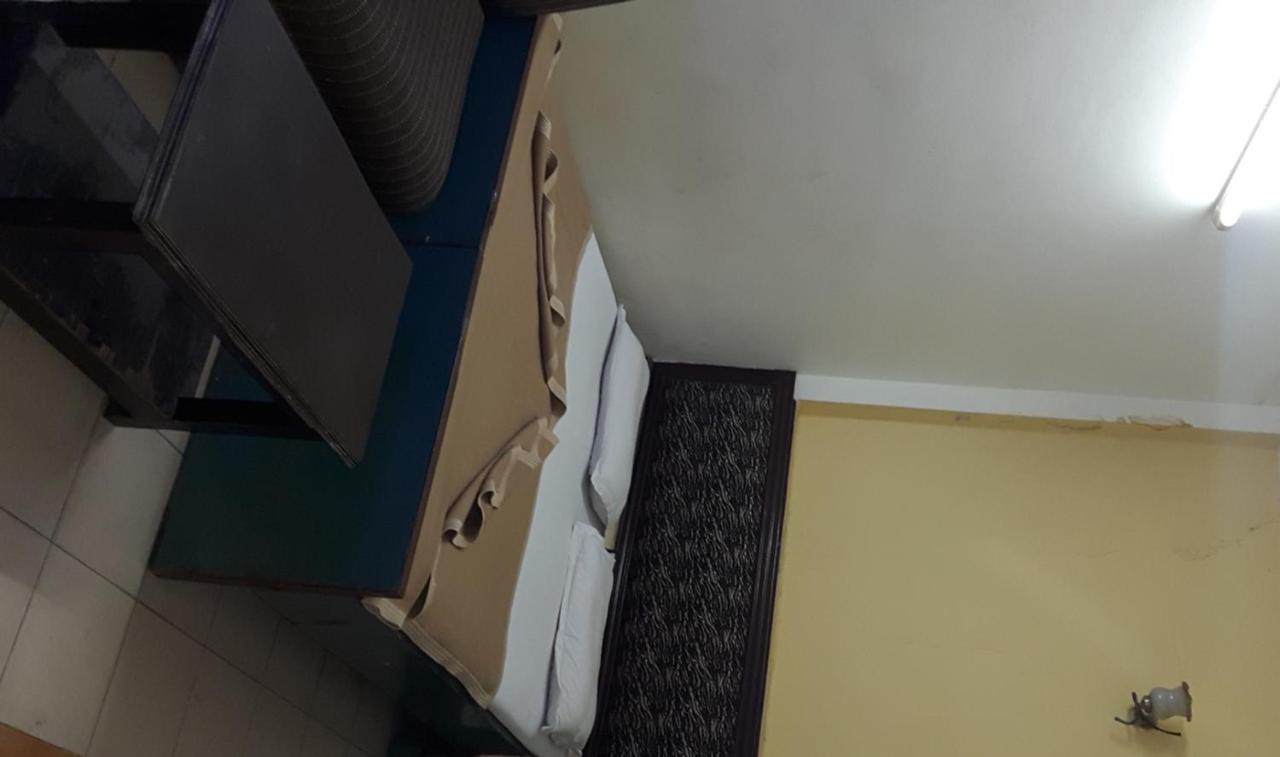 Hotel Shreeram Deluxe Ню Делхи Екстериор снимка