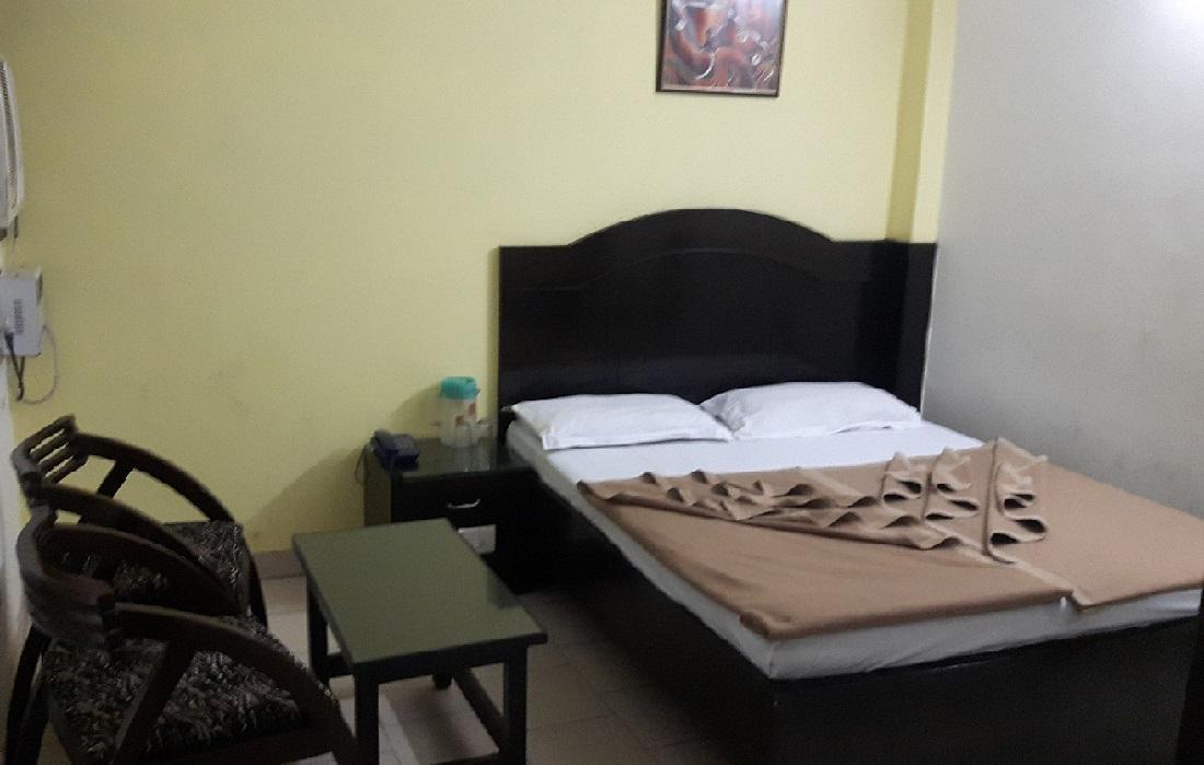 Hotel Shreeram Deluxe Ню Делхи Екстериор снимка