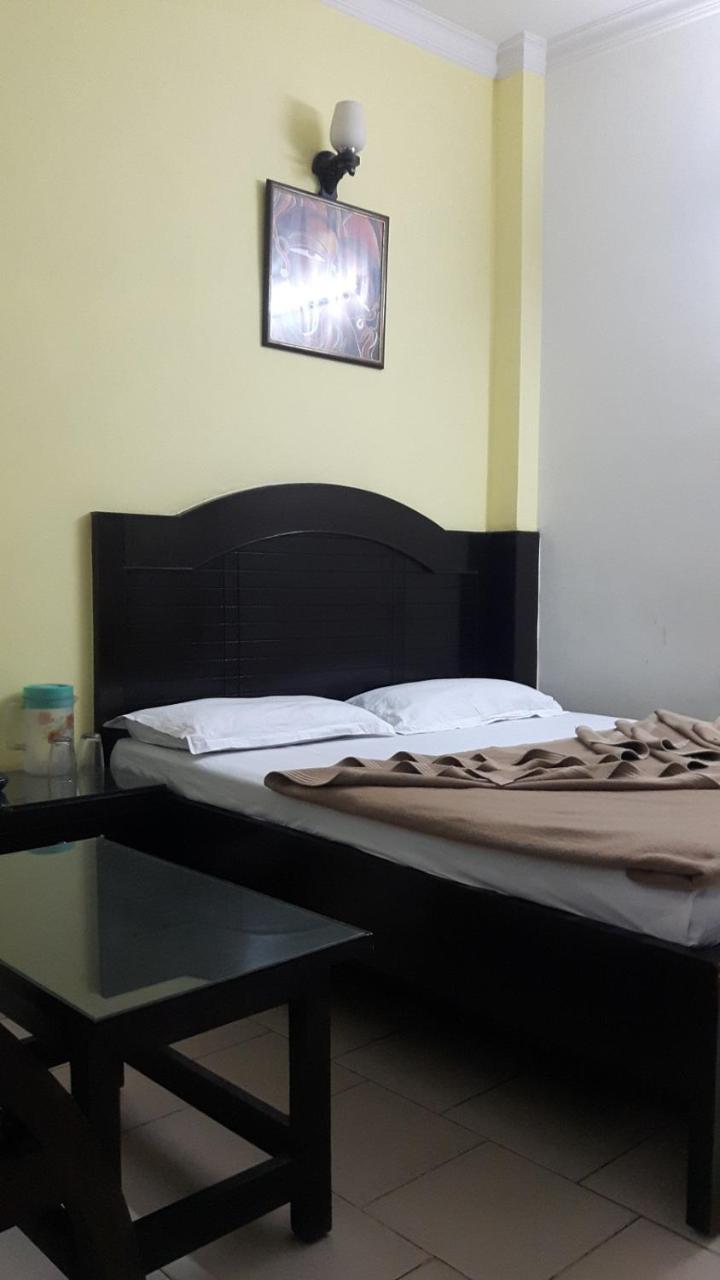 Hotel Shreeram Deluxe Ню Делхи Екстериор снимка