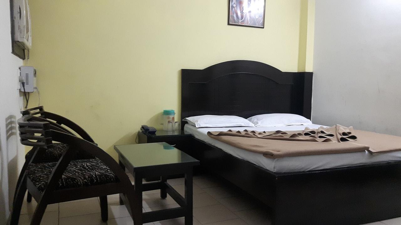 Hotel Shreeram Deluxe Ню Делхи Екстериор снимка