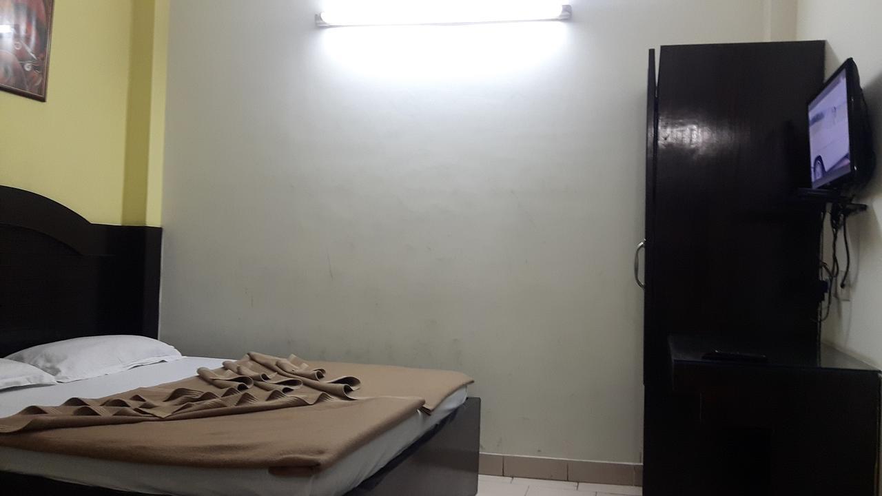 Hotel Shreeram Deluxe Ню Делхи Екстериор снимка