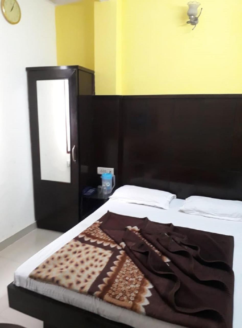 Hotel Shreeram Deluxe Ню Делхи Екстериор снимка