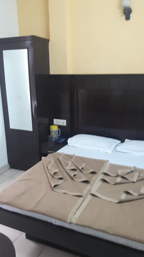 Hotel Shreeram Deluxe Ню Делхи Екстериор снимка